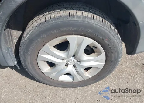 2015 Toyota Rav4 Le z USA, uszkodzony, nr VIN 2T3BFREVXFW385832